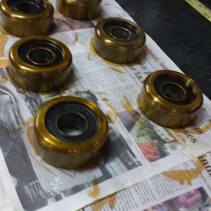 Rolamentos recuperados na bancada da ferramentaria da Motorep